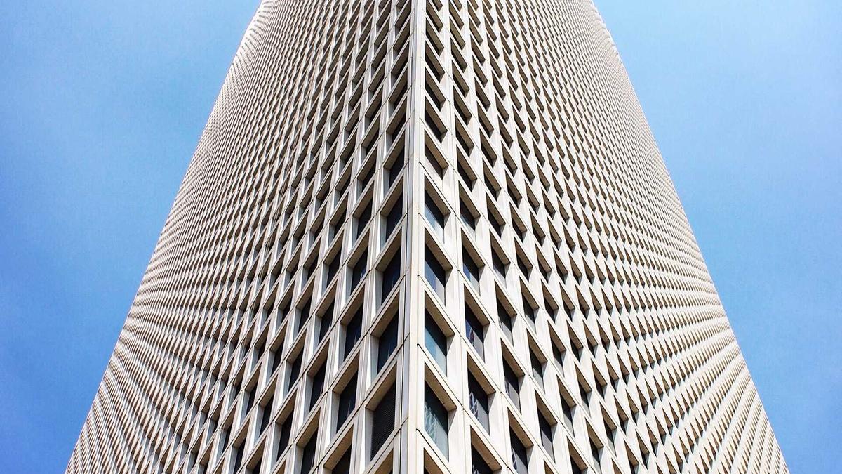 Manager and employee having meaningful performance review conversation